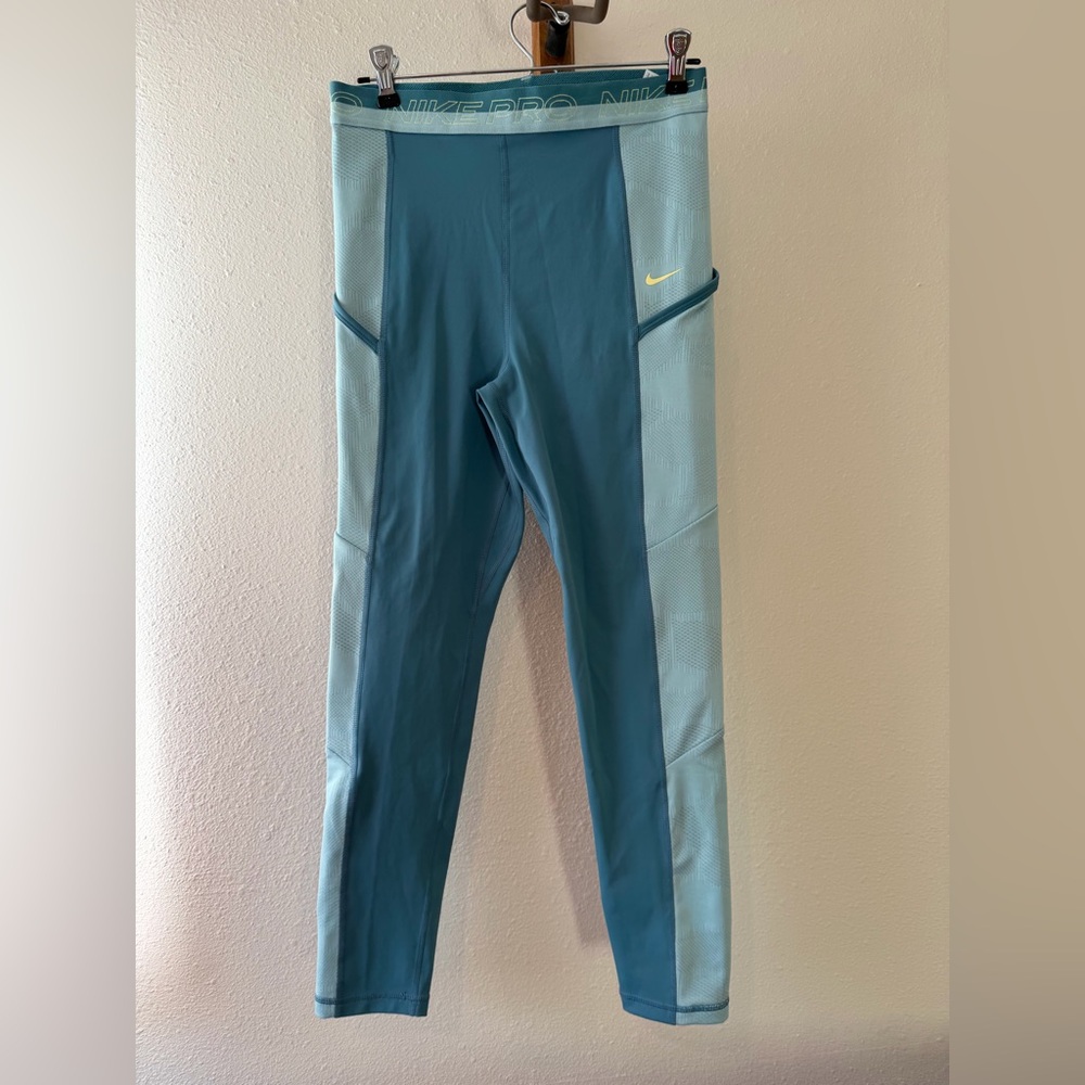 Nike Women’s Teal Blue Leggings